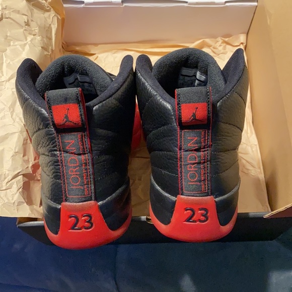 Jordan Bred 11s Size 12 - Picture 3 of 4